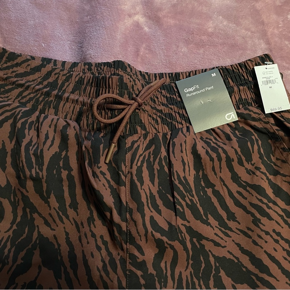 BNWT Gap Fit Runaround Pant Leopard Print